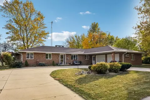 402 E 2nd St, Herscher, IL 60941