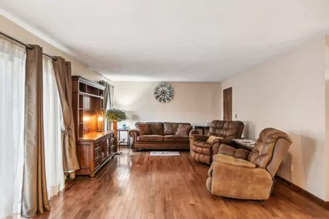 402 E 2nd St, Herscher, IL 60941 photo 8