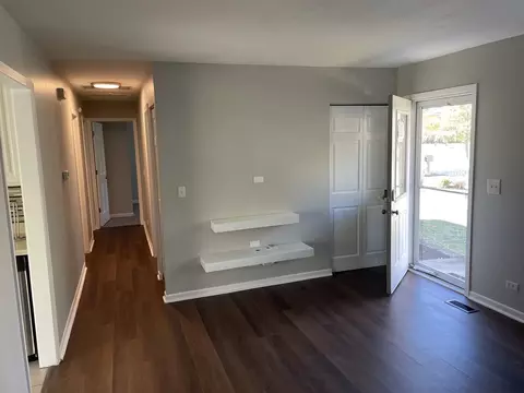 805 Prairie Ave, Bartlett, IL 60103 photo 2