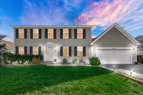 1212 Easton Dr, Carol Stream, IL 60188