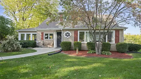 6920 N 2nd St, Machesney Park, IL 61115