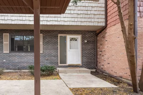 415 Arrow Trl, Wheeling, IL 60090