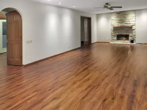 1850 Gleneagle Cir, Elgin, IL 60123 photo 9