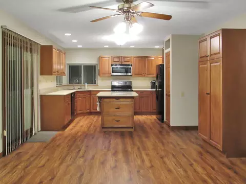 1850 Gleneagle Cir, Elgin, IL 60123 photo 10