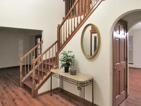 1850 Gleneagle Cir, Elgin, IL 60123 photo 4