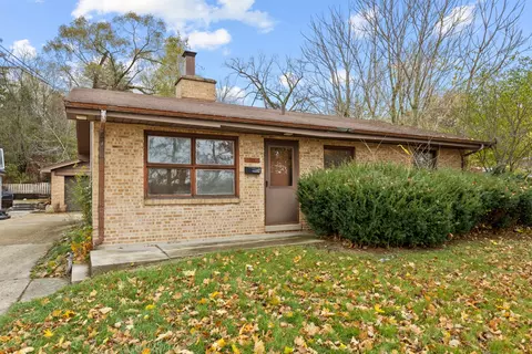 211 S Van Buren St, East Dundee, IL 60118