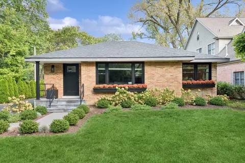 227 Woodstock Ave, Clarendon Hills, IL 60514