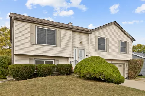 212 Huntington Dr, Streamwood, IL 60107