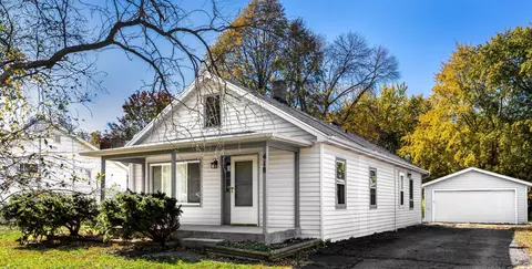 418 N Park St, Westmont, IL 60559