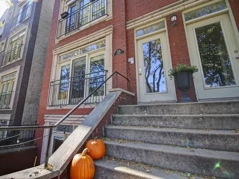 936 N Wood St #1, Chicago, IL 60622
