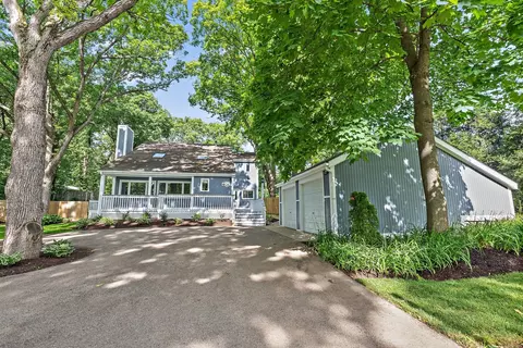 4017 Woods End Rd, Crystal Lake, IL 60014