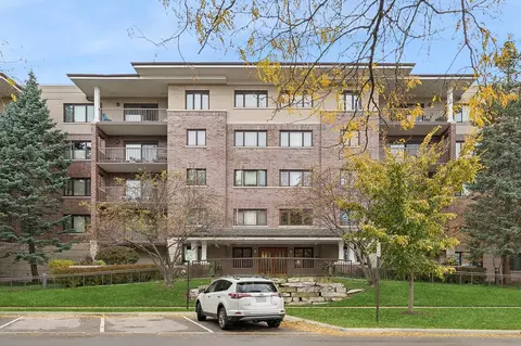 1700 2nd St #307, Highland Park, IL 60035