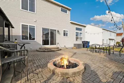 Exterior - 1001 Eagle Point Dr, Matteson, IL 60443 photo 2 of 3