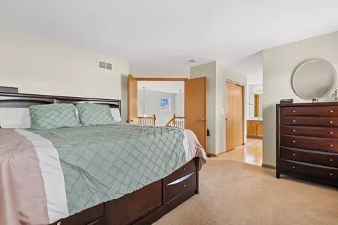 Bedroom - 1001 Eagle Point Dr, Matteson, IL 60443 photo 2 of 6