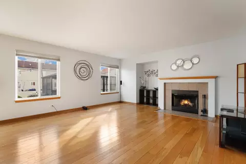 Living - 1001 Eagle Point Dr, Matteson, IL 60443 photo 4 of 6