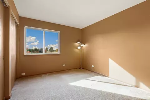 Bedroom - 1001 Eagle Point Dr, Matteson, IL 60443 photo 3 of 6