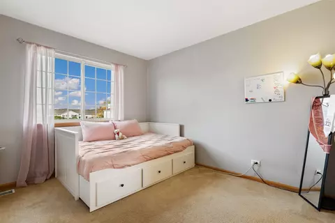 Bedroom - 1001 Eagle Point Dr, Matteson, IL 60443 photo 4 of 6