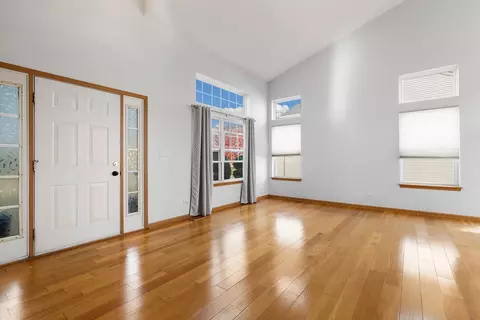 Living - 1001 Eagle Point Dr, Matteson, IL 60443 photo 1 of 6
