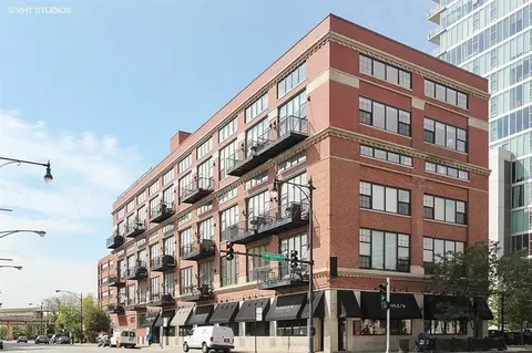 70 E 18th St #2E, Chicago, IL 60616