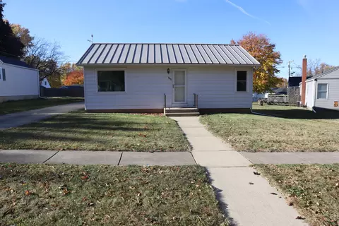 304 Meltzer St, Walnut, IL 61376