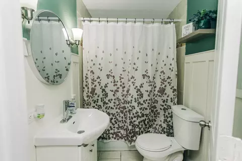 Bath - Undisclosed, Aurora, IL 60505 photo 1 of 3
