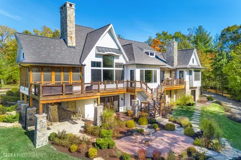 97 Otis Rd, Barrington Hills, IL 60010