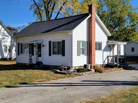 401 N Pine St, Wenona, IL 61377