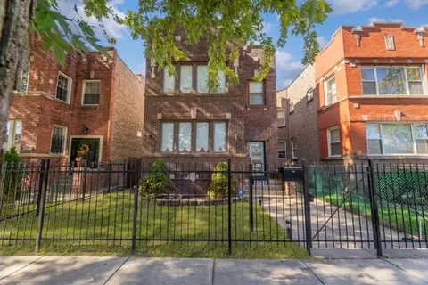 8050 S Oglesby Ave, Chicago, IL 60617