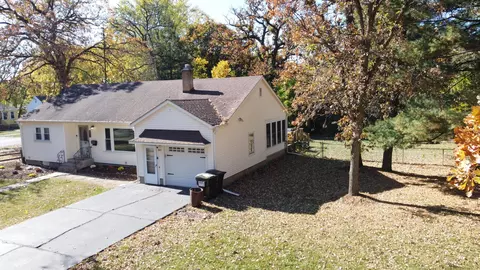 611 Center St, Mchenry, IL 60050