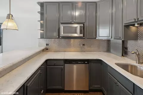 Kitchen - 33 E Cedar St #12D, Chicago, IL 60611 photo 3 of 5