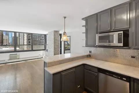 Kitchen - 33 E Cedar St #12D, Chicago, IL 60611 photo 4 of 5