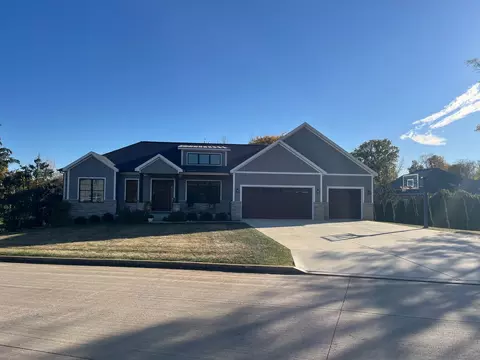 19701 Josarah Ct, Bloomington, IL 61705