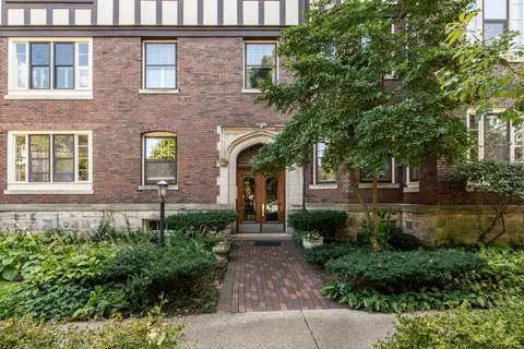 418 Church St #1E, Evanston, IL 60201