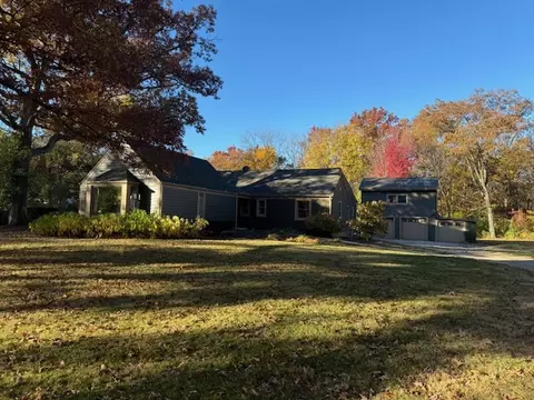 33 W370 Woodmere Ln, Wayne, IL 60184