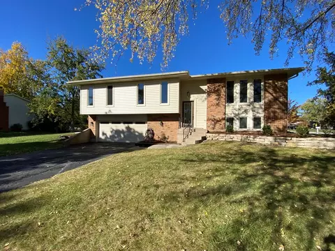 350 Rockhurst Rd, Bolingbrook, IL 60440