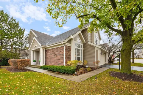 1941 N Windham Ct, Arlington Heights, IL 60004