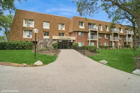 1 Villa Verde Dr #208, Buffalo Grove, IL 60089
