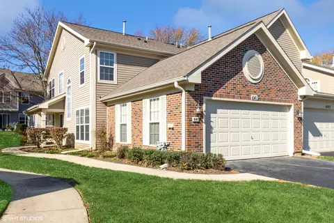 641 Clover Hill Ln, Elk Grove Village, IL 60007