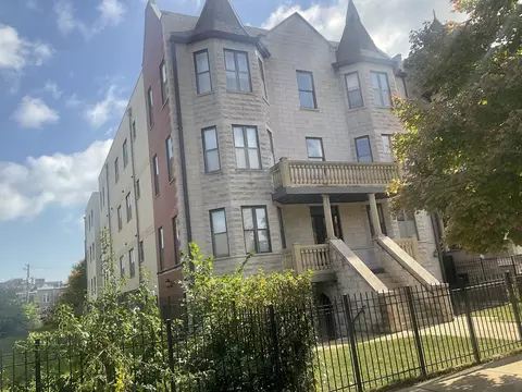 4127 S Drexel Blvd #2E, Chicago, IL 60653
