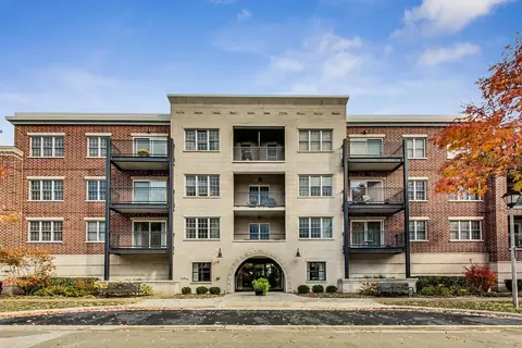 111 N Larch St #210, Elmhurst, IL 60126