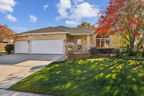 16482 Pasture Dr, Lemont, IL 60439