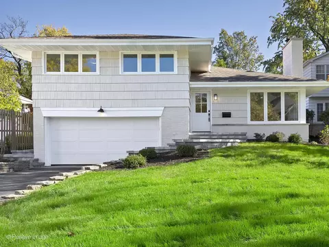 215 Walker Ave, Clarendon Hills, IL 60514