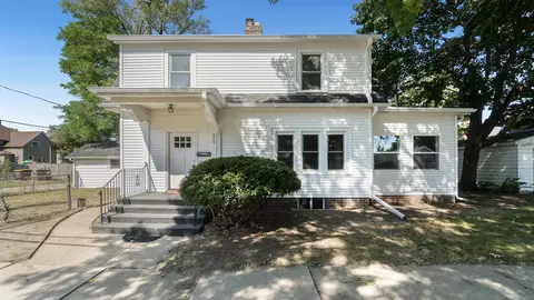 329 King St, Rockford, IL 61103