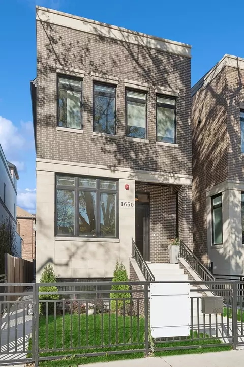 1650 W Wolfram St, Chicago, IL 60657