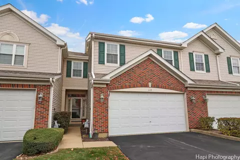113 Walden Ct, Streamwood, IL 60107