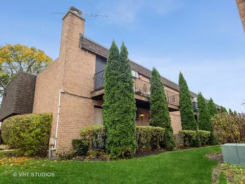 520 E Main St #2C, Barrington, IL 60010