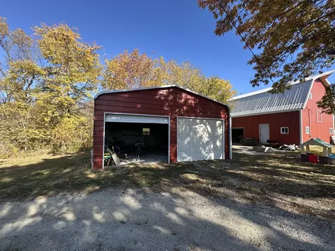 Exterior - 20450 Yorktown Rd, Morrison, IL 61270 photo 15 of 22