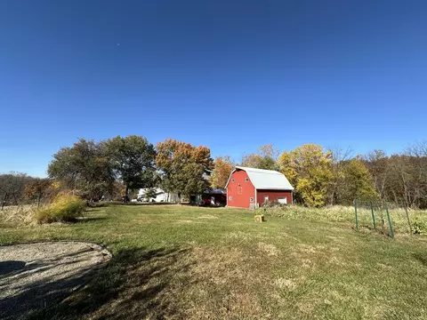Exterior - 20450 Yorktown Rd, Morrison, IL 61270 photo 19 of 22