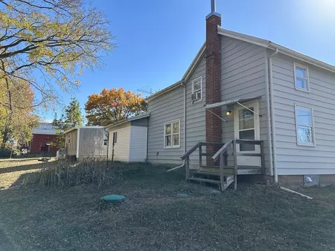 Exterior - 20450 Yorktown Rd, Morrison, IL 61270 photo 6 of 22