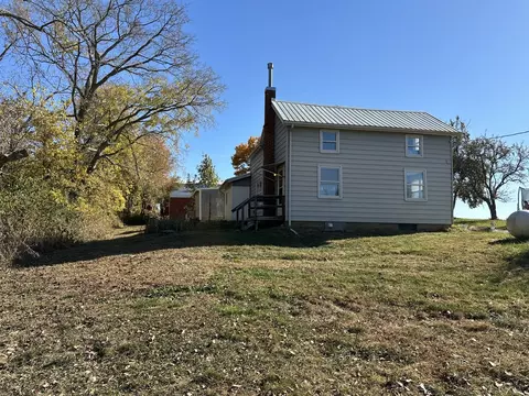 Exterior - 20450 Yorktown Rd, Morrison, IL 61270 photo 4 of 22